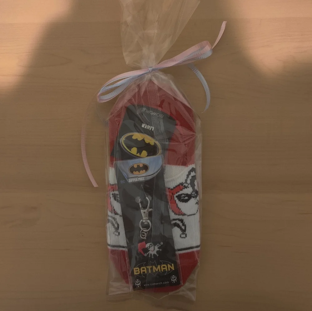 🆕 Harley Quinn 1 pair of no-show socks 🧦 and Keychain (2/$15; PRICE IS FIRM)
